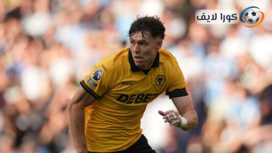 جورجن ستراند لارسن بقميص كريستال بالاس يحتفل بعد التوقيع