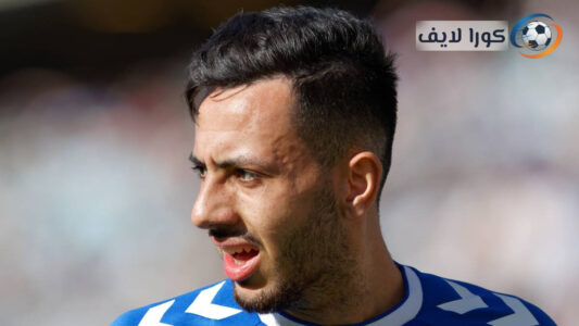 صورة دوايت مكنيل مع قميص إيفرتون وتعليق صديقته على فشل انتقاله إلى كريستال بالاس