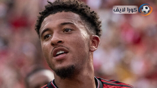 جادون سانشو بقميص أستون فيلا خلال التدريب داخل فيلا بارك