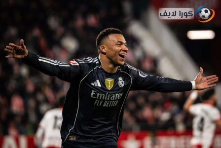 كيليان مبابي يحتفل بهدفه مع ريال مدريد في مباراة ضد فالنسيا