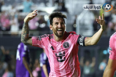 ليونيل ميسي بقميص نيويلز أولد بويز أمام ملعب روزاريو