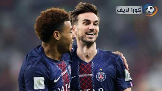 لاعبو باريس سان جيرمان ومرسيليا قبل انطلاق ديربي الدوري الفرنسي في بارك دي برانس