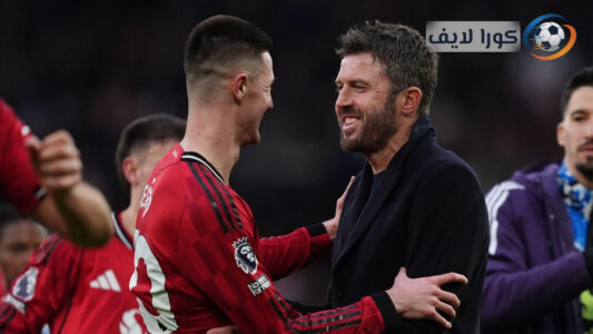 بنجامين سيسكو يحتفل بهدف مع مانشستر يونايتد