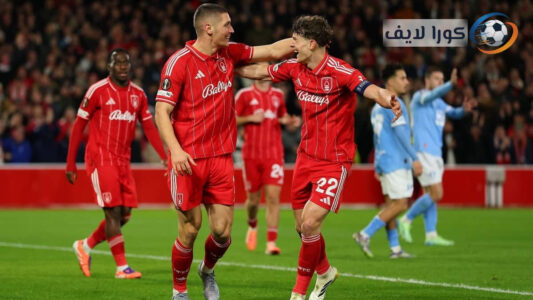 ملخص مباريات الدوري الأوروبي، شعار الدوري الأوروبي، لاعبو أستون فيلا ونوتنغهام فورست يحتفلون