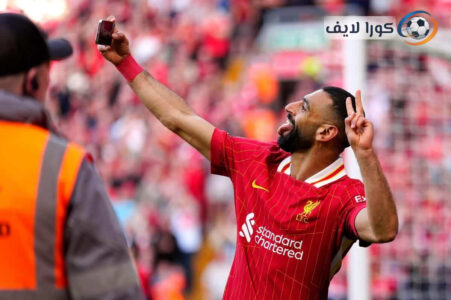 محمد صلاح يحتفل بهدف مع ليفربول، يظهر أرقامه القياسية وإرثه الأسطوري