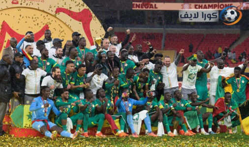 احتفال لاعبي المنتخب المغربي بكأس أمم إفريقيا 2025 بعد قرار الكاف