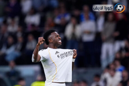 لاعبي ريال مدريد يحتفلون بعد فوزهم على أتلتيكو مدريد في ديربي مثير.