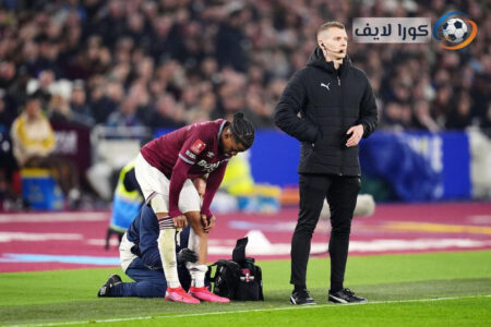 كريسينسيو سومرفيل لاعب وست هام مصابًا يغادر الملعب