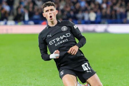 فيل فودين يفكر في مستقبله مع منتخب إنجلترا بعد تحذيرات توخيل