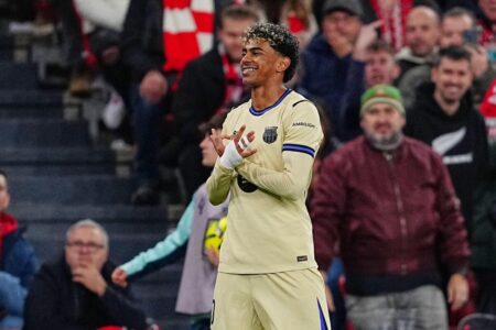 لامين يامال لاعب برشلونة الشاب يحتفل بهدف في دوري أبطال أوروبا