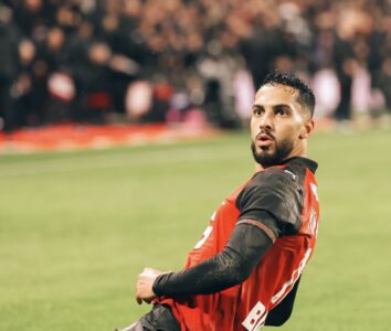 موسى التعمري لاعب المنتخب الأردني يحتفل بهدف في مباراة دولية